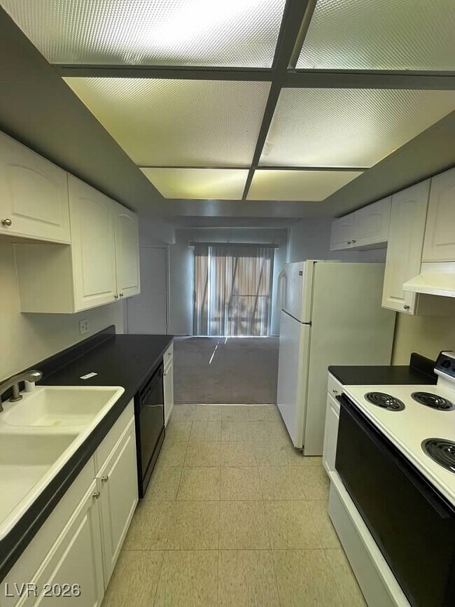 Building Photo - 241 Misty Isle Ln