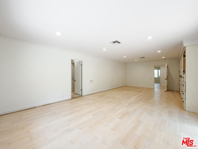Building Photo - 1094 Garden Ln