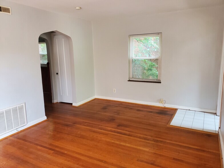 Building Photo - 2363 Ravine St