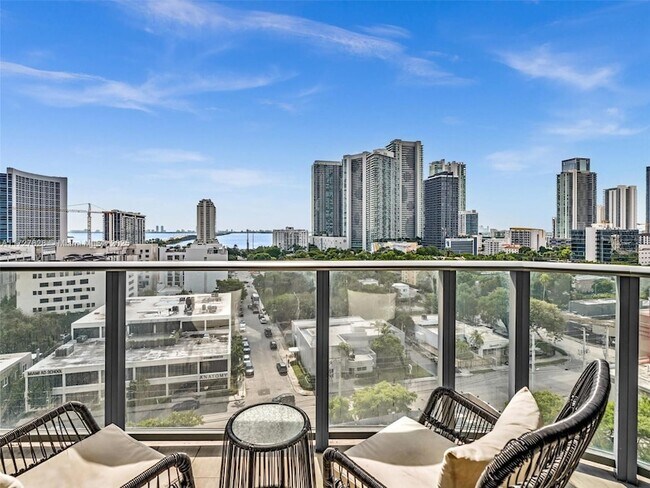 Building Photo - 121 NE 34th St