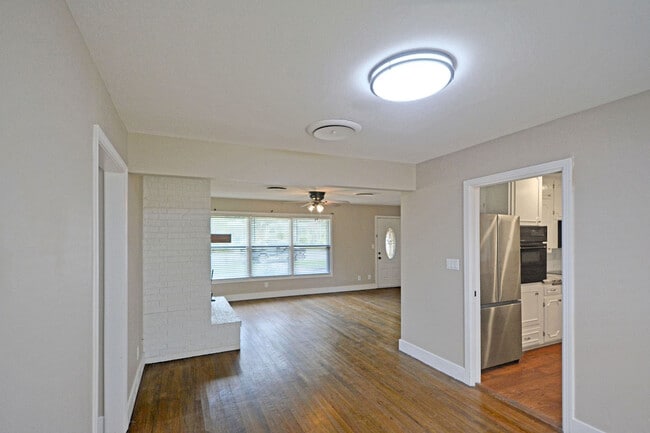 Building Photo - 671 W Merriweather St