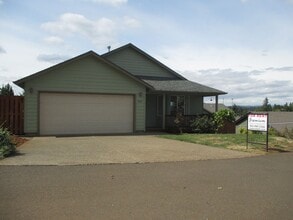 Building Photo - Three Bedroom Home in South Salem with a View