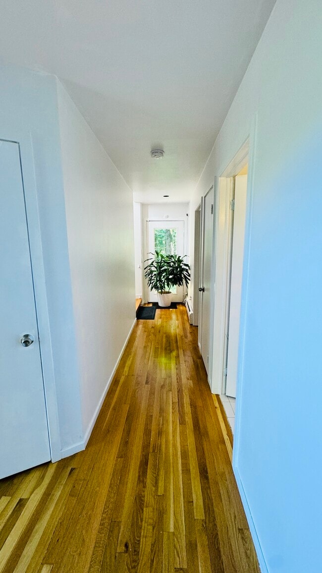 Building Photo - 96 Old Pascack Rd