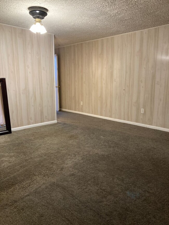 Building Photo - Spacious 3-bedroom, 2-bathroom townhouse available in Edgewood, MD.