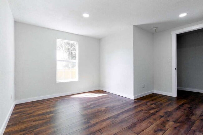 Building Photo - 146 Leroux St