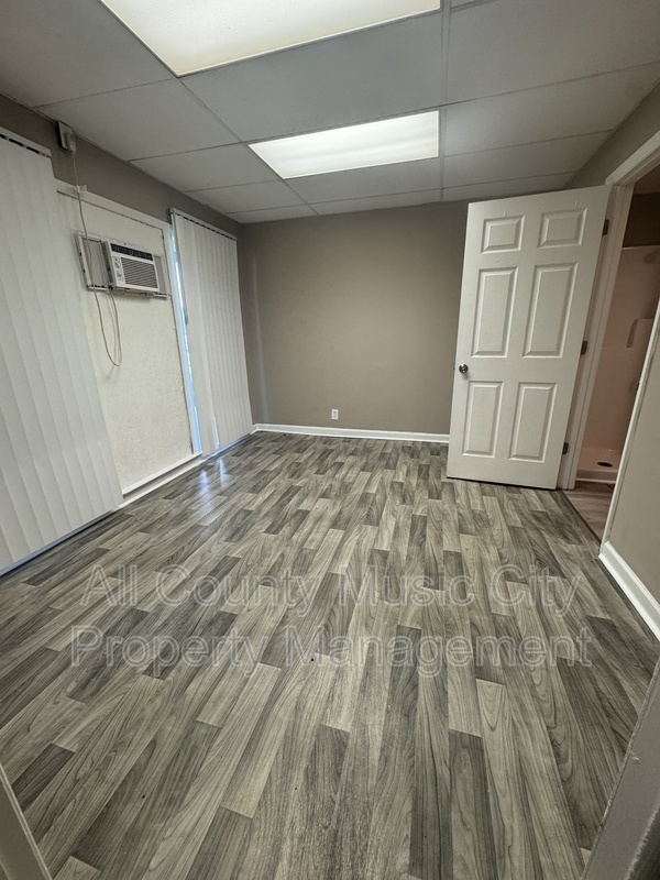 Building Photo - 105 Bonnabrook Dr