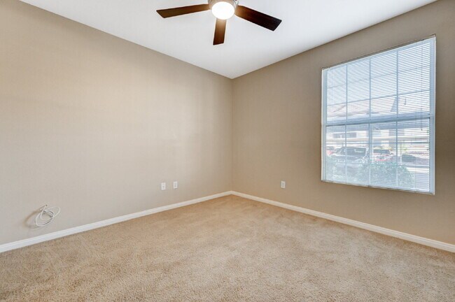 Building Photo - Ground Floor 2BD/2BA Condo in Gated Henderson Community – Resort-Style Amenities!