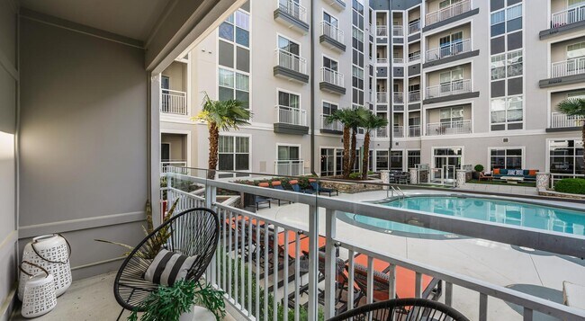 Building Photo - 900 E Six Forks Rd