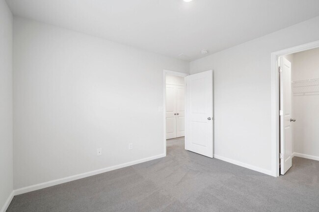 Building Photo - Almost Brand New Home 4 Bedroom with 2.5 b...