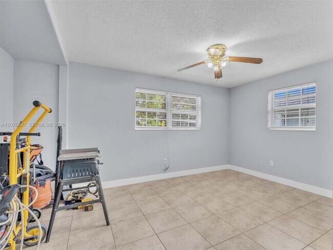 Building Photo - 6525 SW 18th St