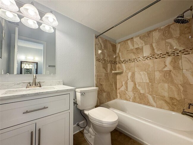 Building Photo - 723 115th Ave N