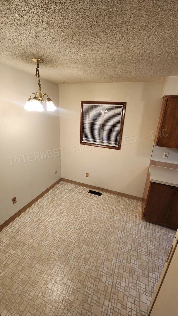 Building Photo - MCCA01