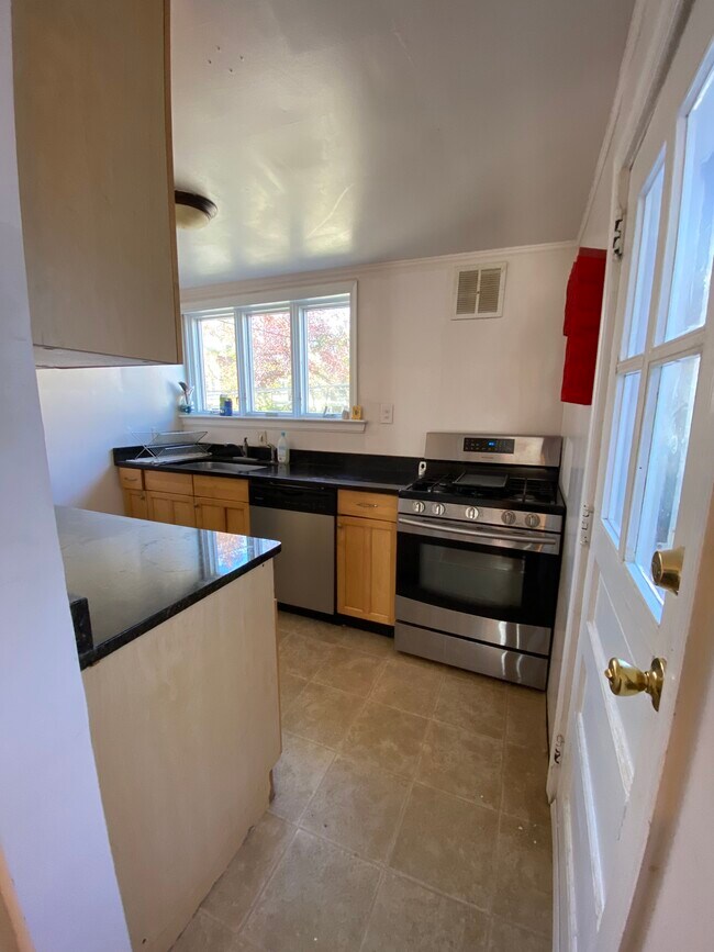 Kitchen - 1000 E 36th St