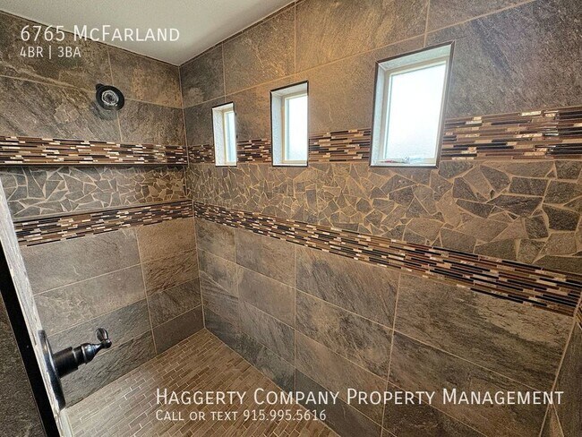 Building Photo - West El Paso 4 bed Refrig A/C with 3 car g...