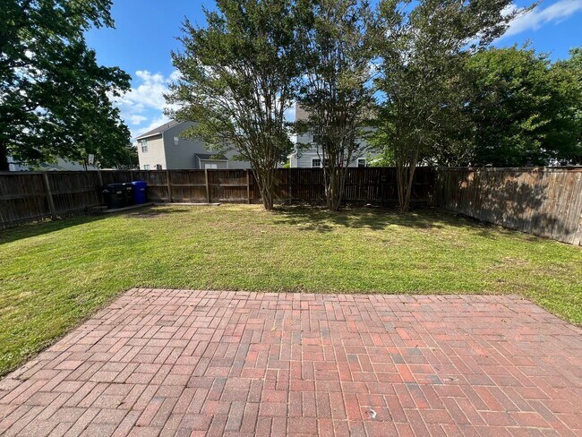 Building Photo - 5018 Huntclub Chase