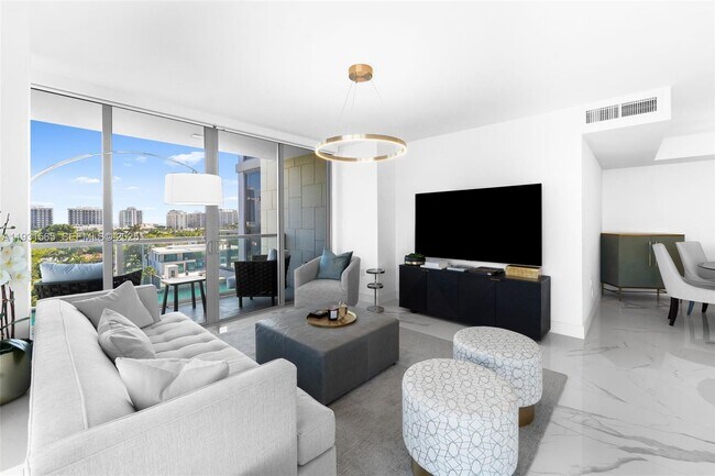 Building Photo - 9521 E Bay Harbor Dr