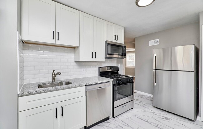 Building Photo - 8601 Belhaven Dr