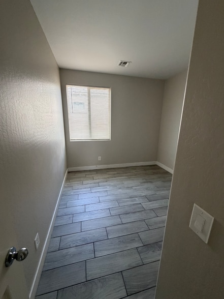 Building Photo - 4923 S 99th Dr