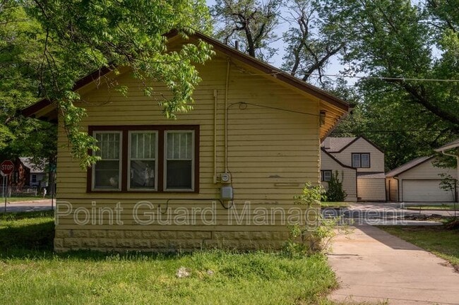 Building Photo - 2834 E Elm St