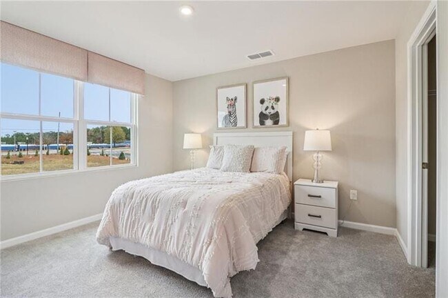 Building Photo - 6644 Red Oak Wy