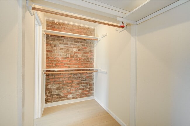 Building Photo - 12803 High Star Dr