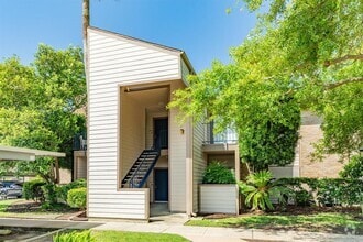Building Photo - 7098 N Holiday Dr