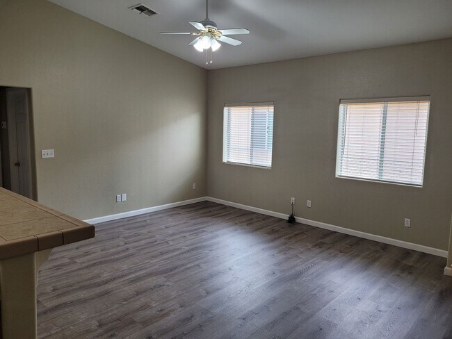 Building Photo - 1495 Verde Dr