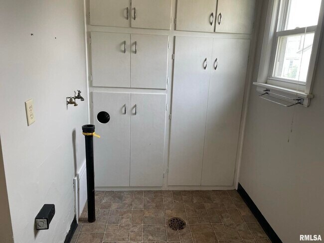 Building Photo - 3638 Johnson Ave