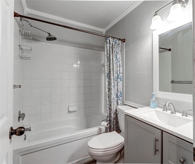 Building Photo - 16305 Fairford Palms Ct