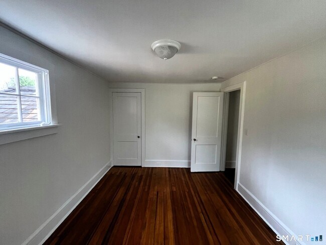 Building Photo - 94 Honey Hill Rd