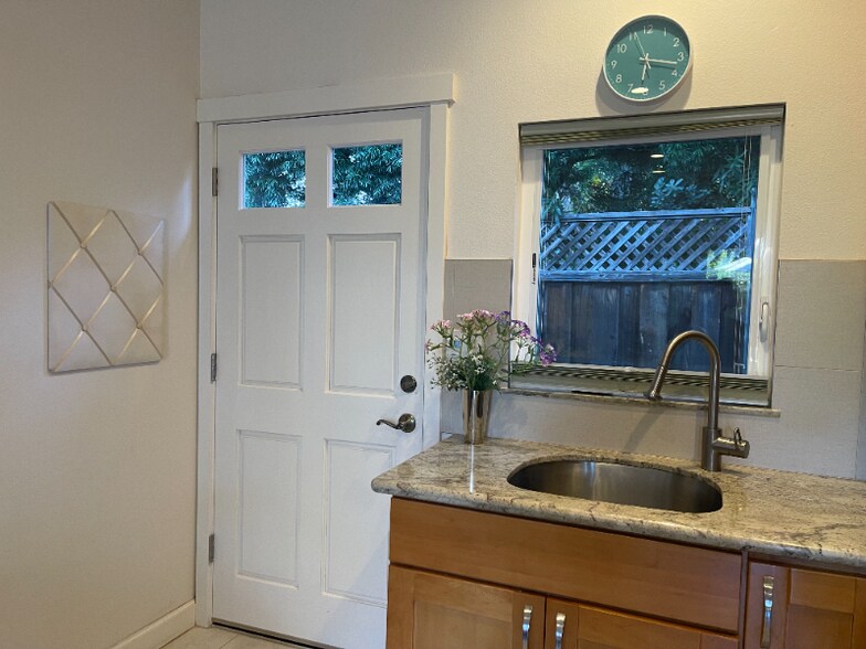 Building Photo - 1363 Los Arboles Ave