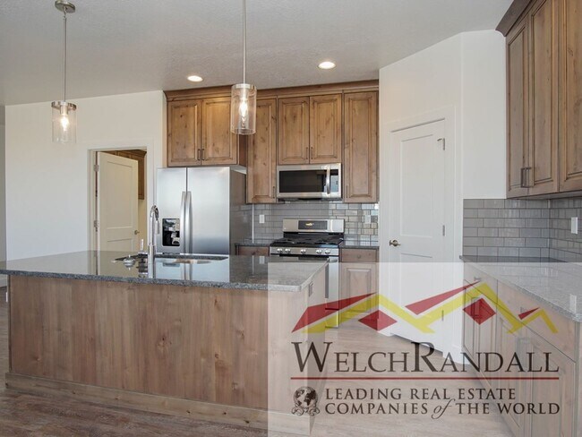 Building Photo - Spacious 3 Bed 2.5 Bath Townhome in West Haven