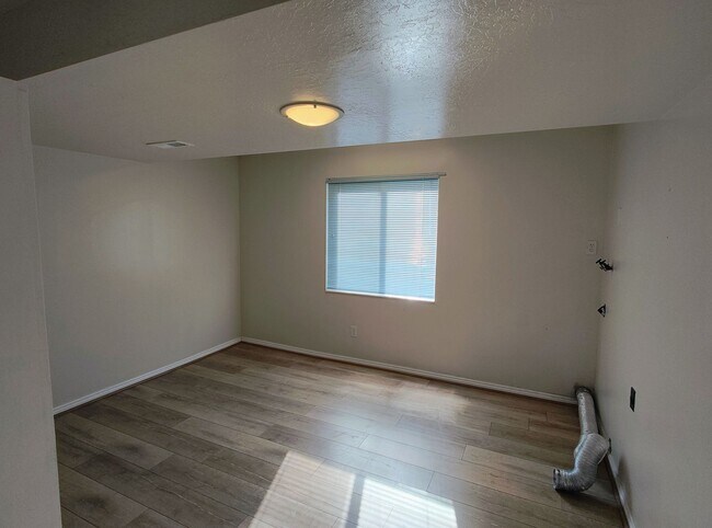 Building Photo - Great 5 Bed 3 Bath Remodeled Home