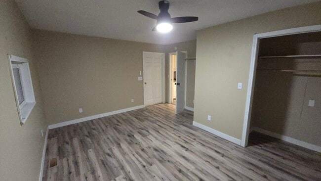 Building Photo - 201 Mcleansboro St