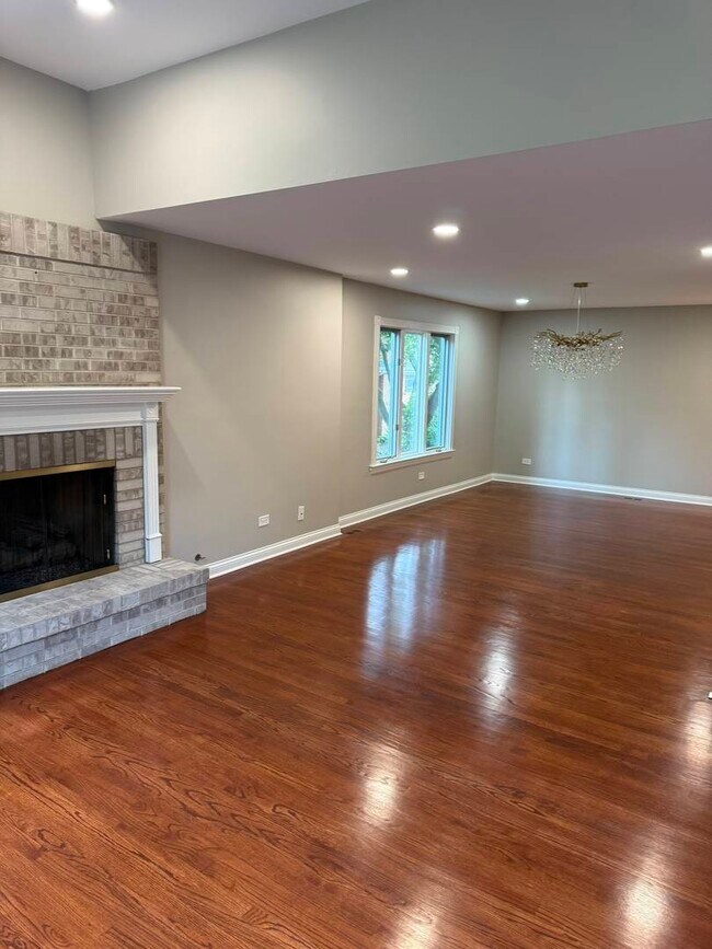 Building Photo - 1829 Wilmette Ave