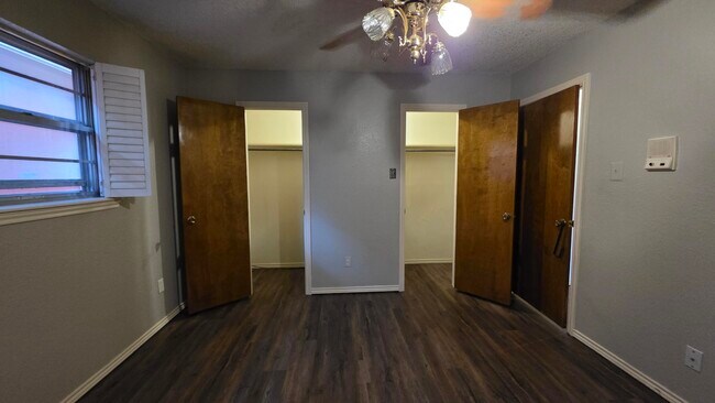 Building Photo - 8604 Jordan Dr