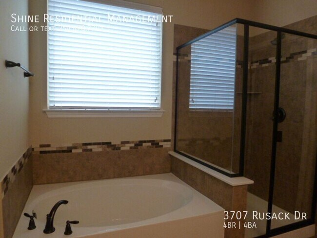 Building Photo - 3707 Rusack Dr