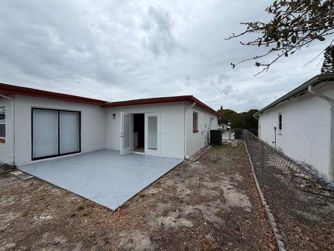 Building Photo - 8151 Saybrook Dr