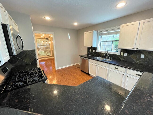 Building Photo - 16002 Speyburn Ct