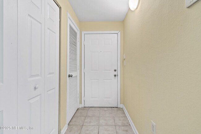Building Photo - 410 S Villa San Marco Dr