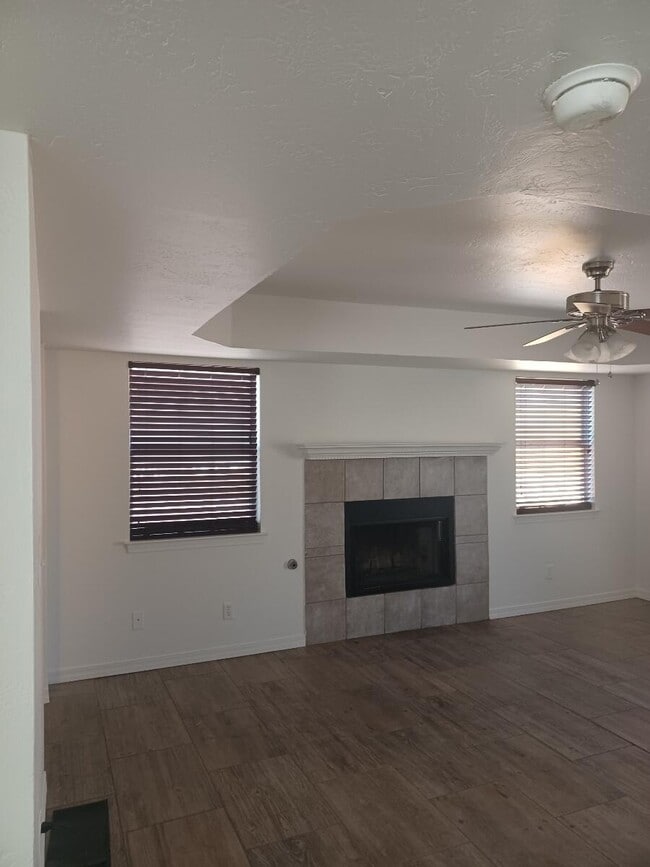 Building Photo - 709 Portillo Dr