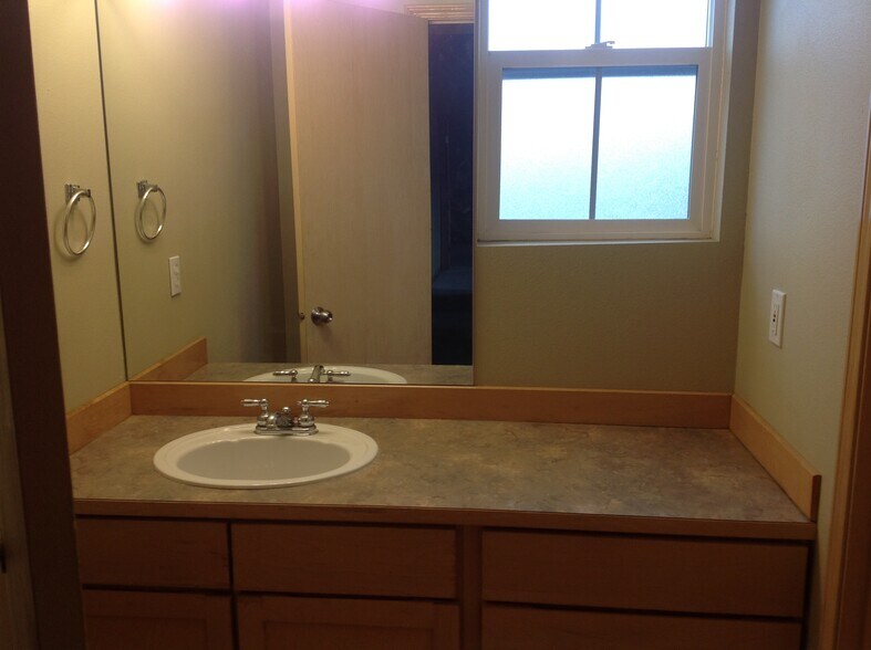 Building Photo - 14362 NE 189th Ct