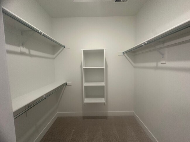 Building Photo - Luxury 3 bedroom Condo in Desert Color!