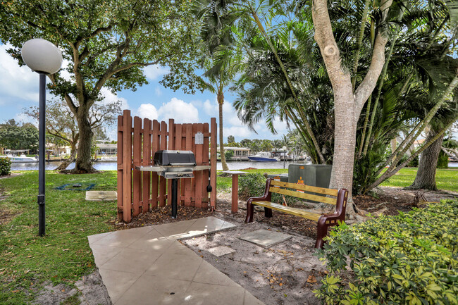 Building Photo - 13 Royal Palm Way