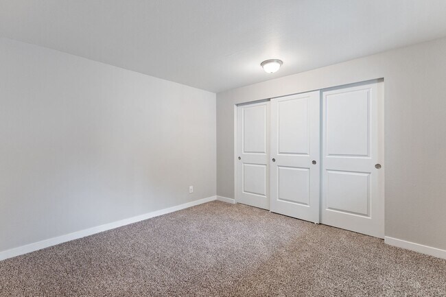 Building Photo - Come Home To An Amazing View! Remodeled Two Bedroom Two Bath! One Month Free!