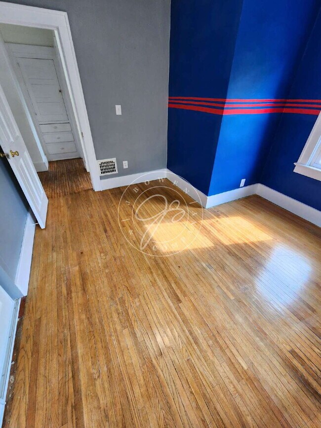 Building Photo - Charming 3-Bedroom Home with Spacious Rooms, Garage & Appliances Included!