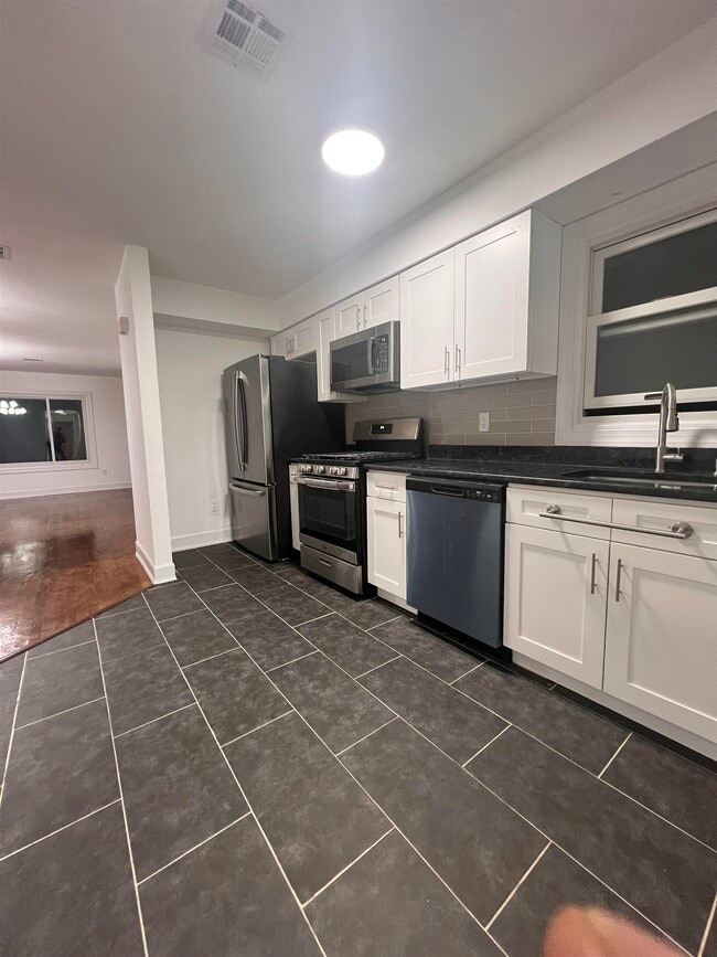 Building Photo - 1302 Morris St