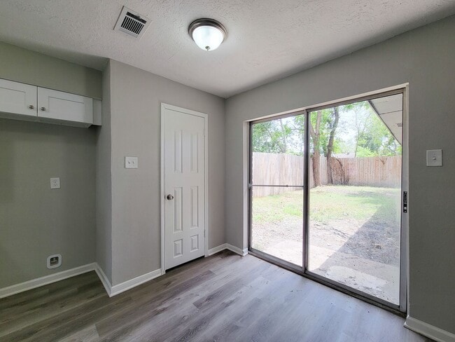 Building Photo - REMODELED 4 BEDROOM 2 BATH LEASE HOME IN HOUSTON