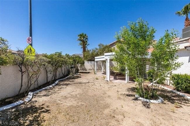 Building Photo - 8825 Fall Green Dr