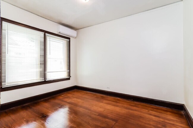 Building Photo - 106 W Tinsley St